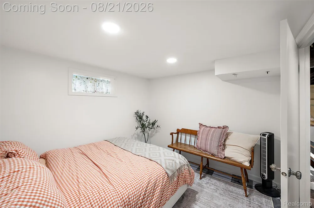 1368 Cedar Drive Birmingham City, MI 48009