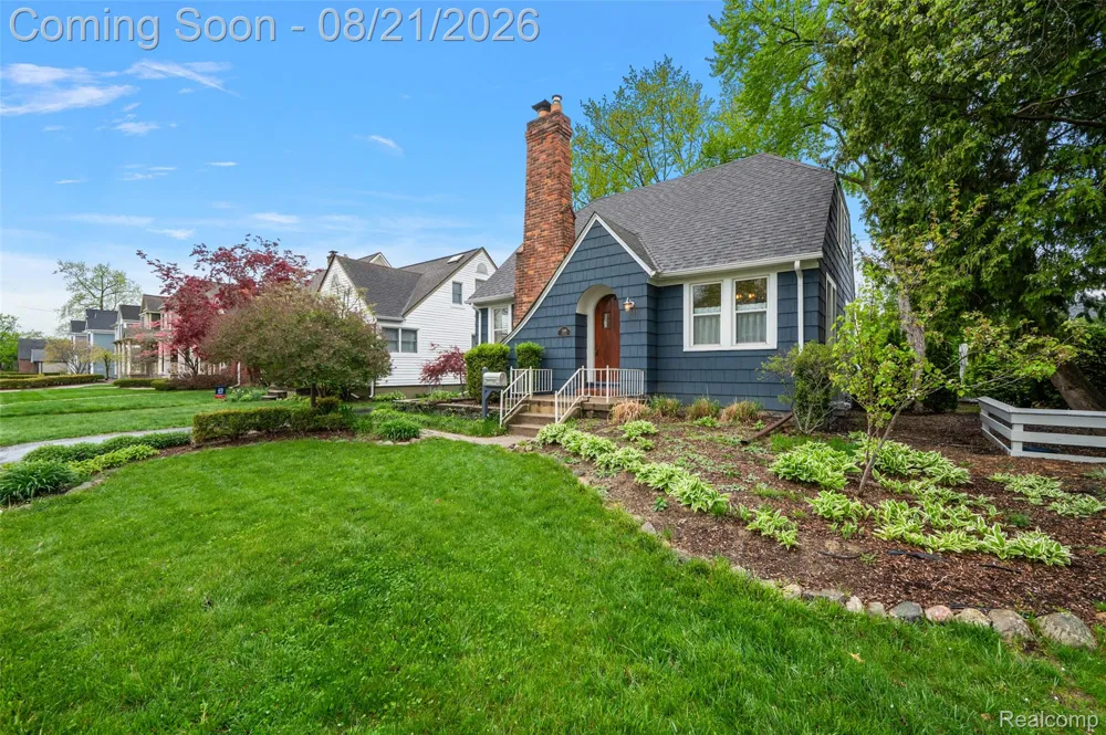 1368 Cedar Drive Birmingham City, MI 48009