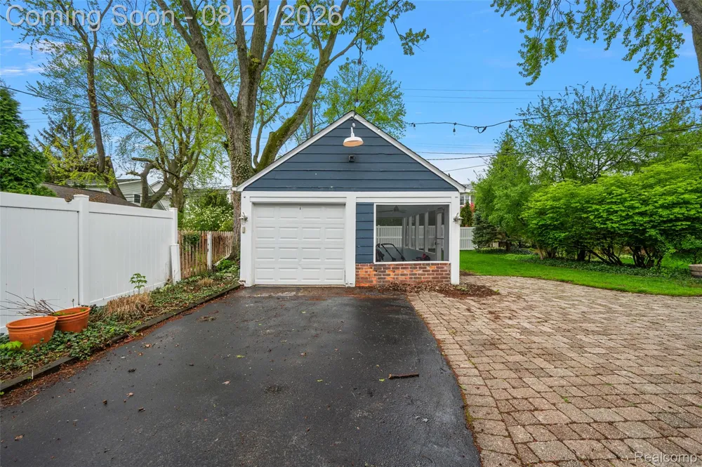1368 Cedar Drive Birmingham City, MI 48009