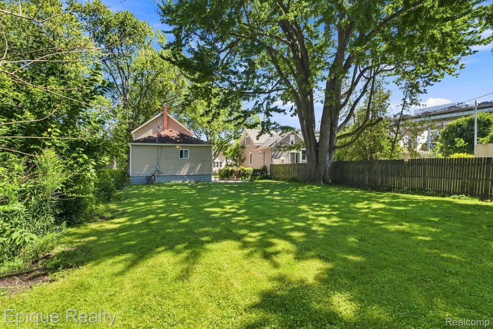 2413 Walnut Street Port Huron City, MI 48060