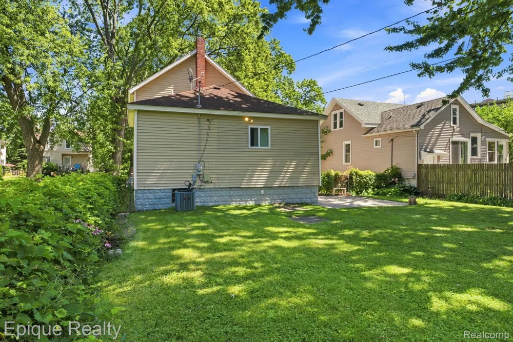 2413 Walnut Street Port Huron City, MI 48060