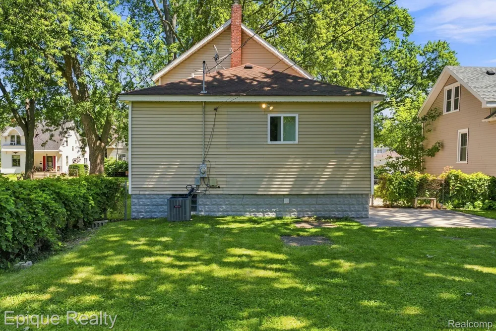 2413 Walnut Street Port Huron City, MI 48060
