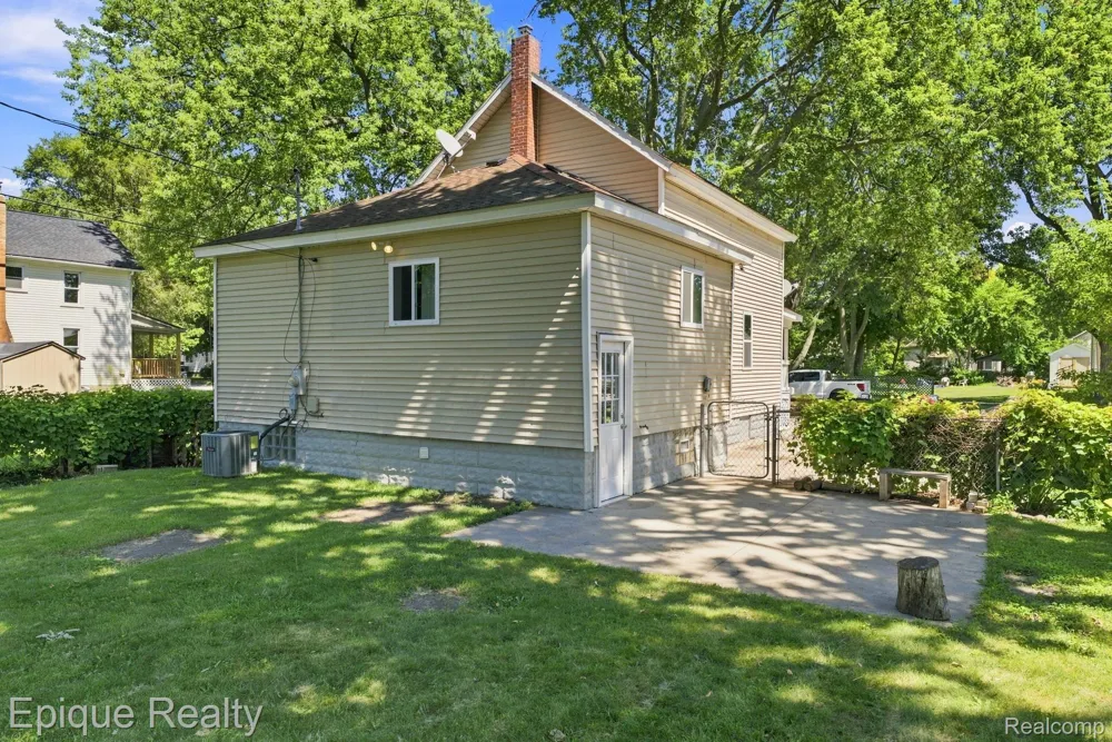 2413 Walnut Street Port Huron City, MI 48060