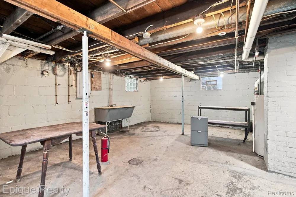 2413 Walnut Street Port Huron City, MI 48060