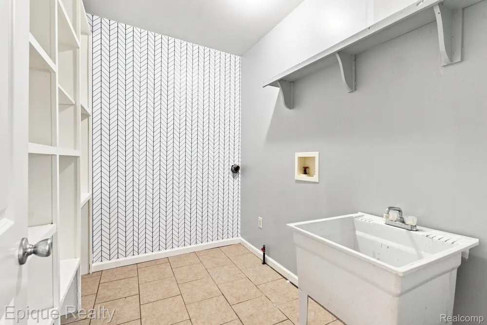 2413 Walnut Street Port Huron City, MI 48060