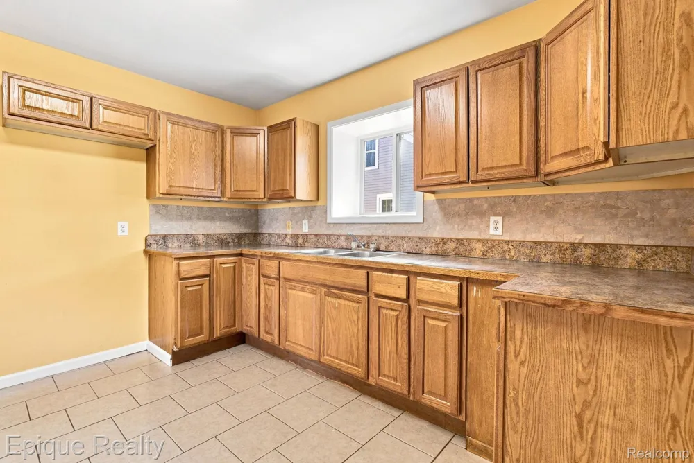2413 Walnut Street Port Huron City, MI 48060