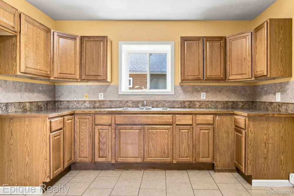 2413 Walnut Street Port Huron City, MI 48060