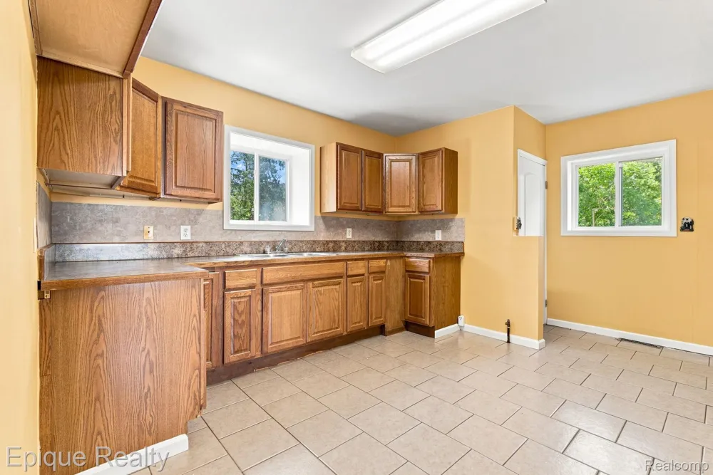 2413 Walnut Street Port Huron City, MI 48060