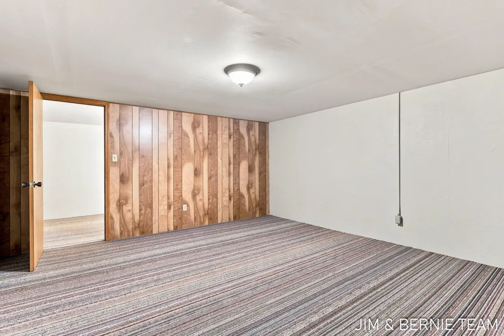 75 Old Mill Drive #13 Holland City, MI 49423