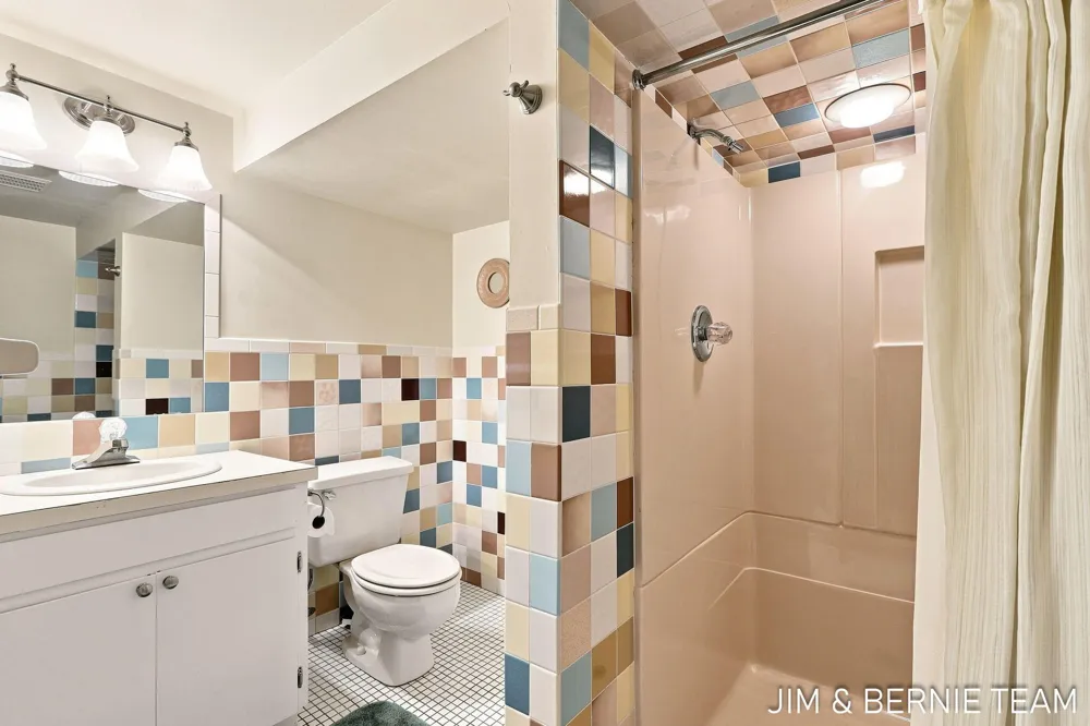75 Old Mill Drive #13 Holland City, MI 49423