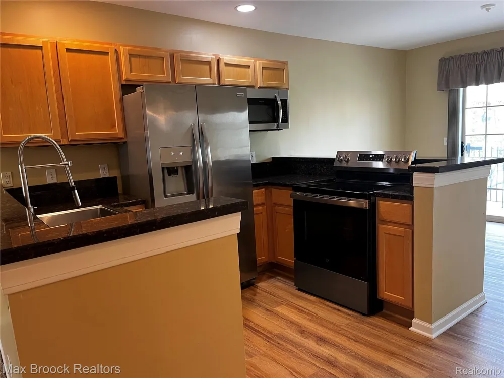 3177 Newbury Place Troy City, MI 48084