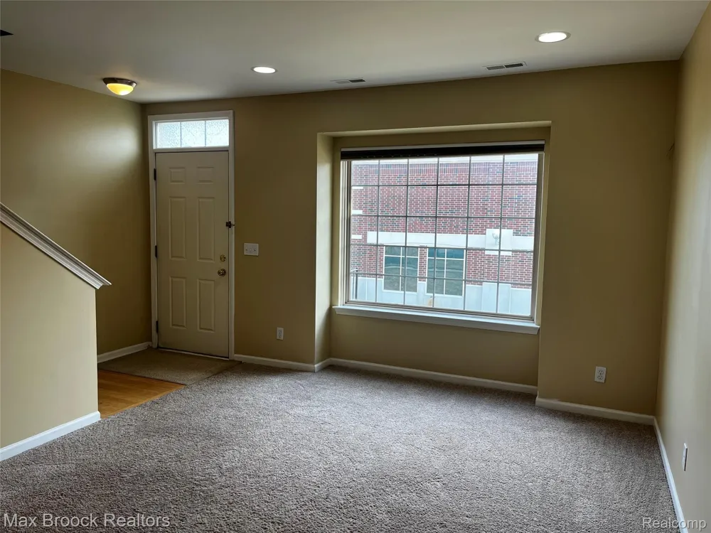 3177 Newbury Place Troy City, MI 48084