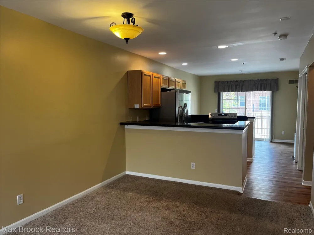 3177 Newbury Place Troy City, MI 48084