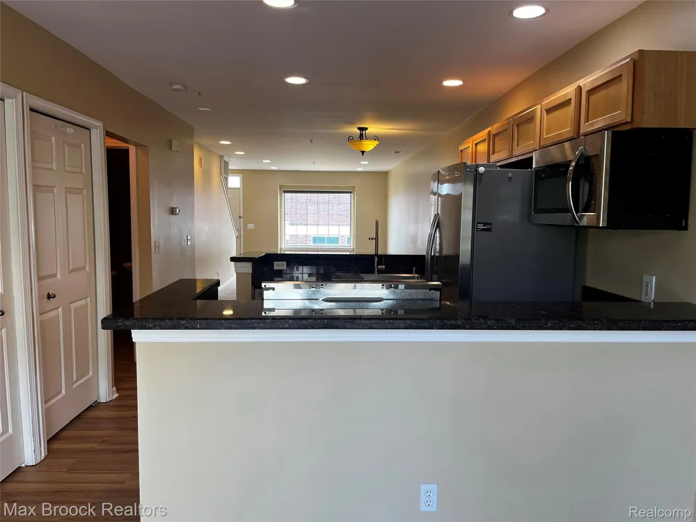 3177 Newbury Place Troy City, MI 48084