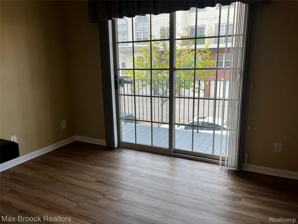 3177 Newbury Place Troy City, MI 48084