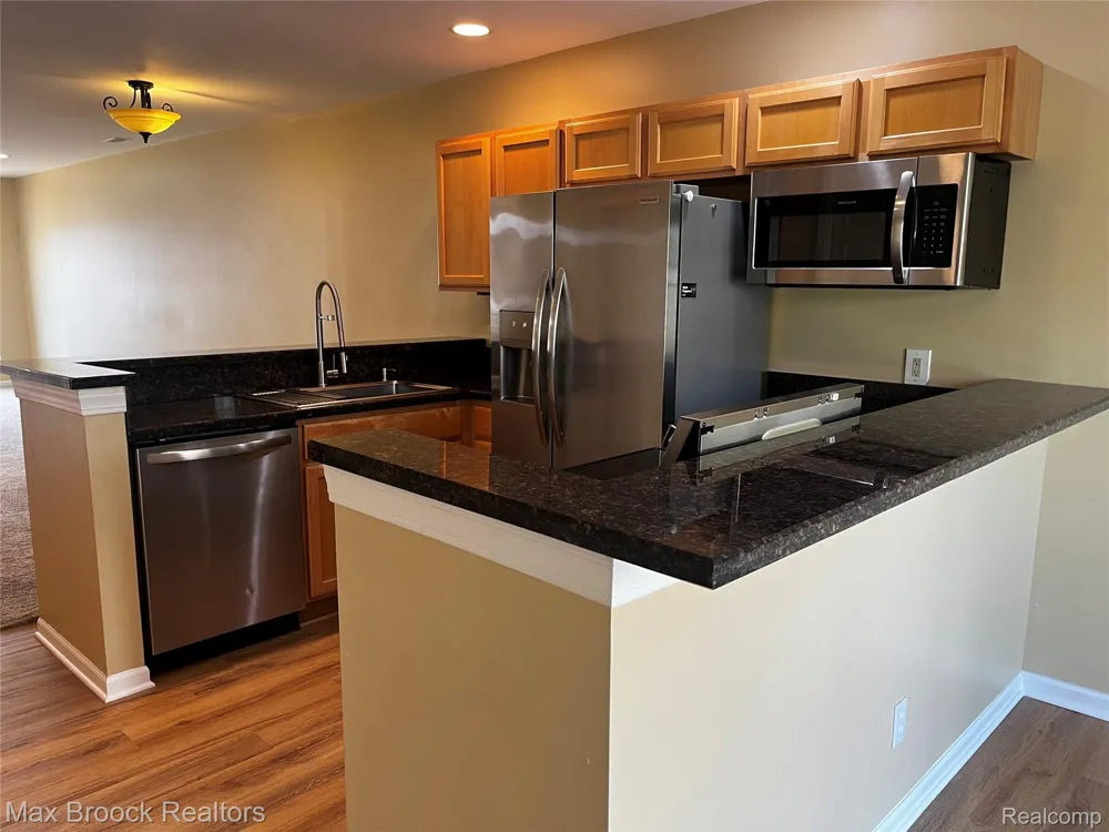 3177 Newbury Place Troy City, MI 48084