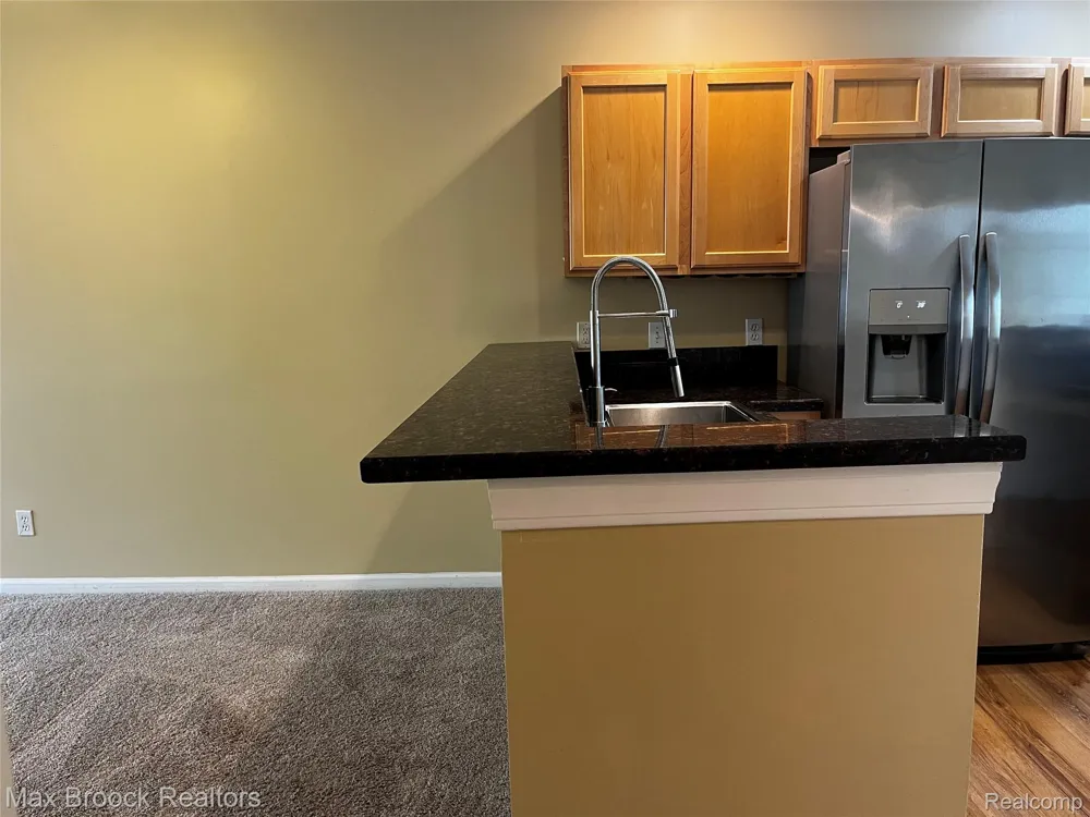 3177 Newbury Place Troy City, MI 48084
