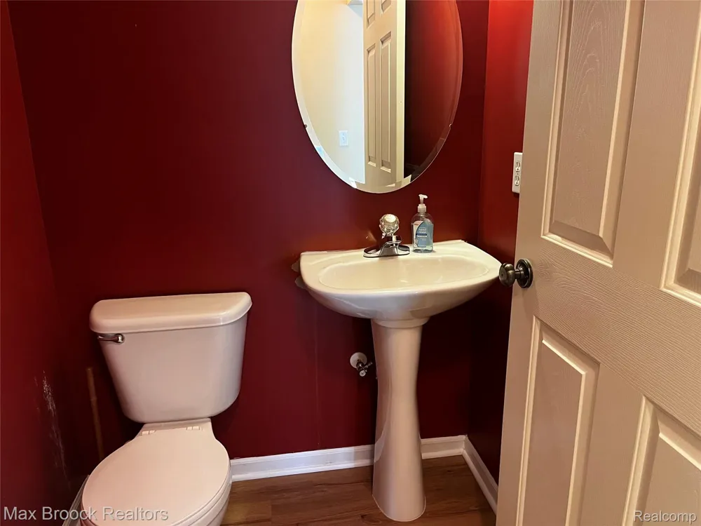 3177 Newbury Place Troy City, MI 48084