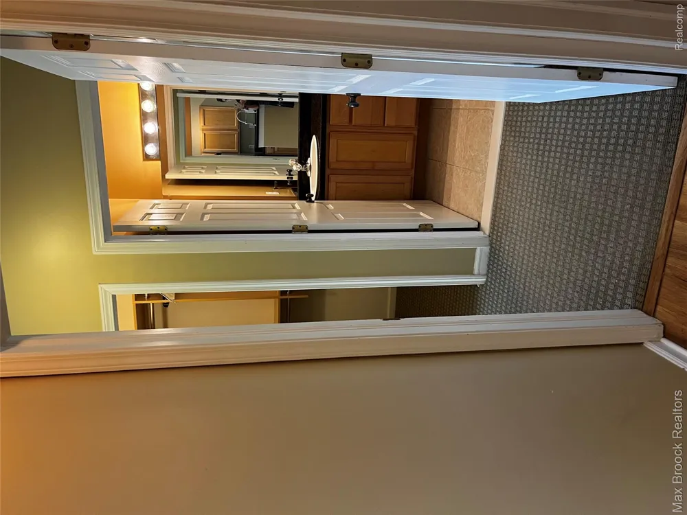 3177 Newbury Place Troy City, MI 48084