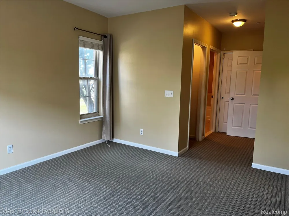 3177 Newbury Place Troy City, MI 48084