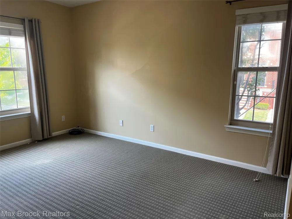 3177 Newbury Place Troy City, MI 48084