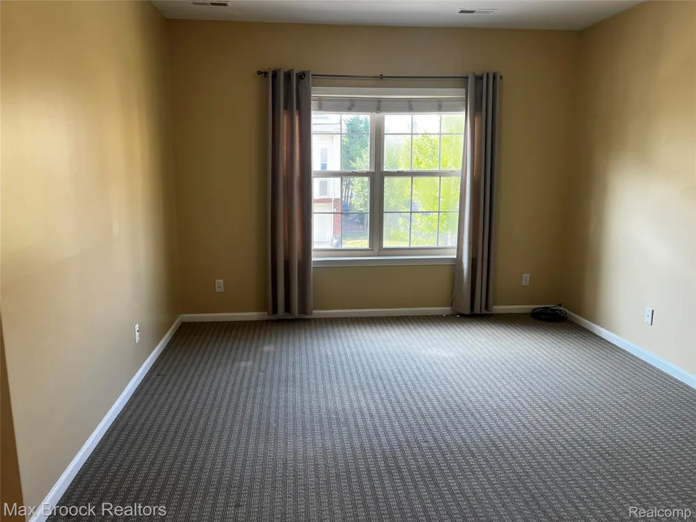 3177 Newbury Place Troy City, MI 48084