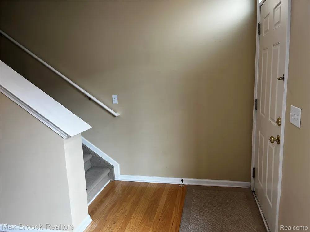 3177 Newbury Place Troy City, MI 48084