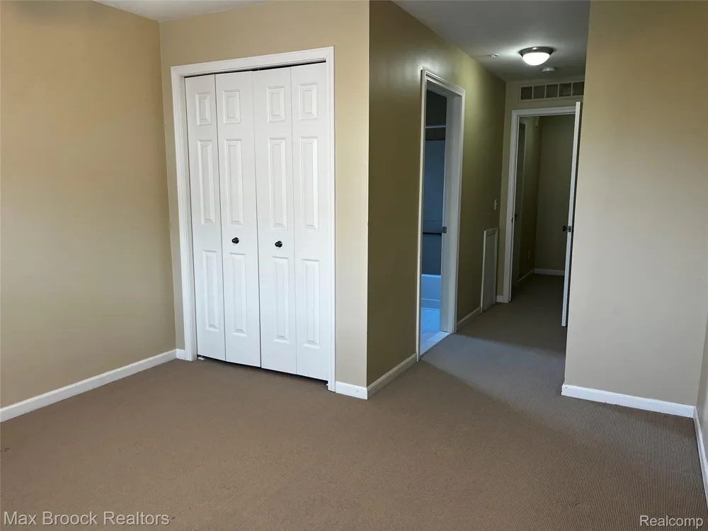3177 Newbury Place Troy City, MI 48084