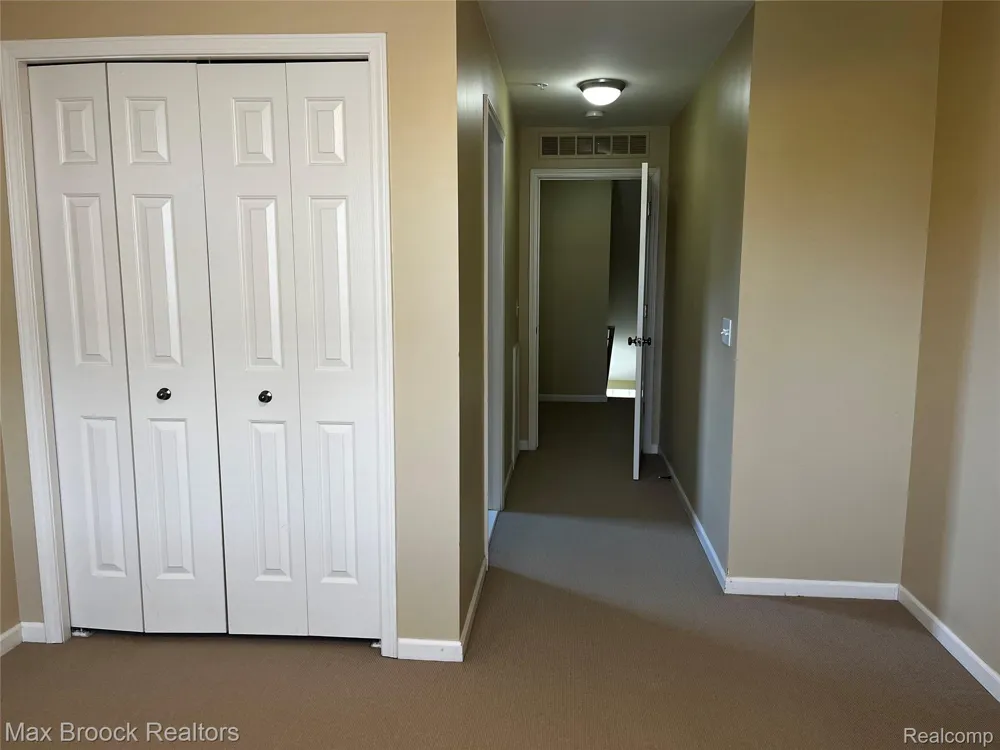 3177 Newbury Place Troy City, MI 48084