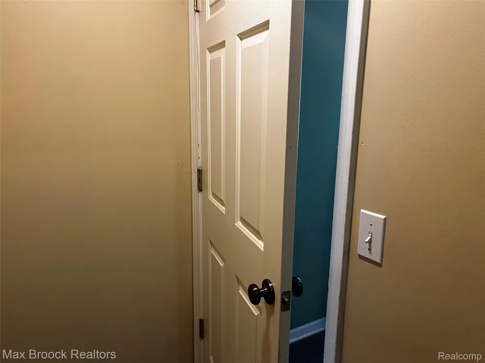 3177 Newbury Place Troy City, MI 48084