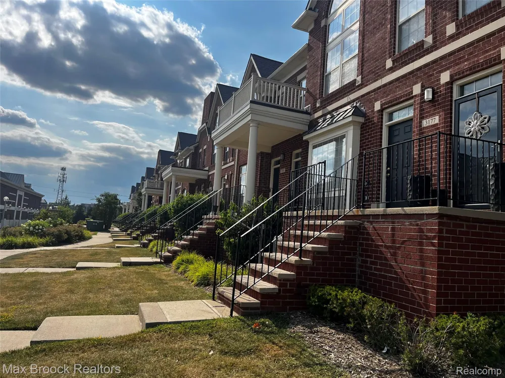 3177 Newbury Place Troy City, MI 48084