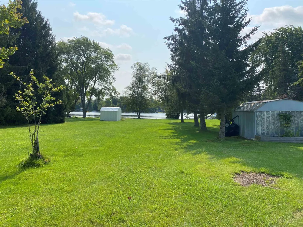 W Huckleberry Trail Surrey Township, MI 48622