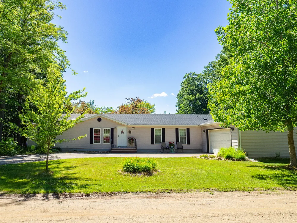 84 Thelen Drive Cheshire Township, MI 49055