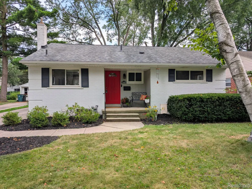 15669 Buckingham Avenue Beverly Hills Village, MI 48025