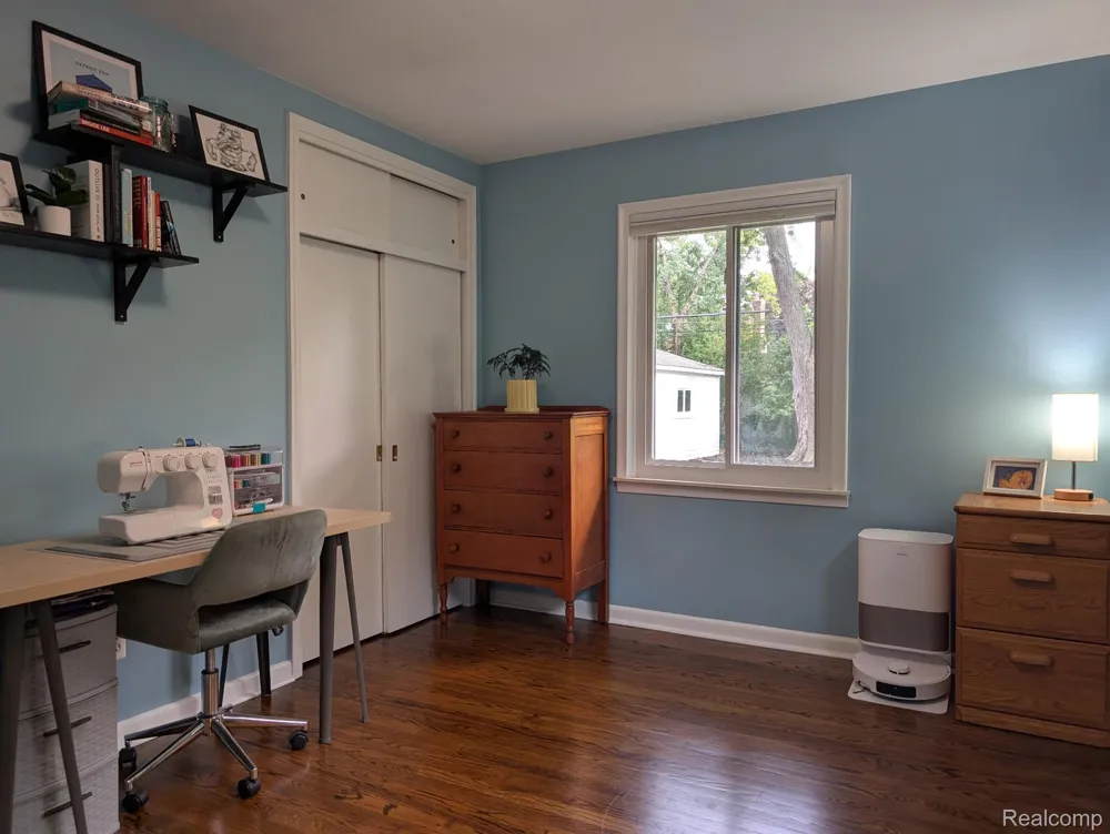 15669 Buckingham Avenue Beverly Hills Village, MI 48025