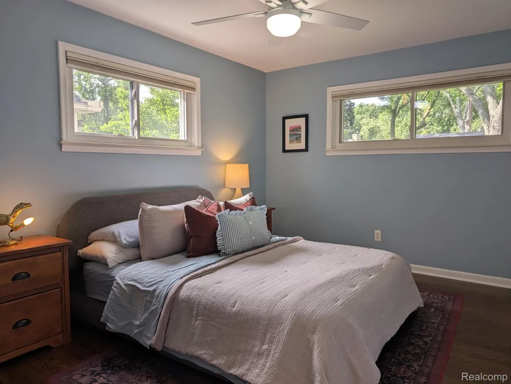 15669 Buckingham Avenue Beverly Hills Village, MI 48025