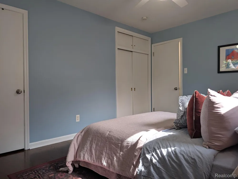 15669 Buckingham Avenue Beverly Hills Village, MI 48025
