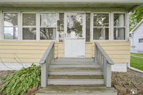 1300 Macomb St Street