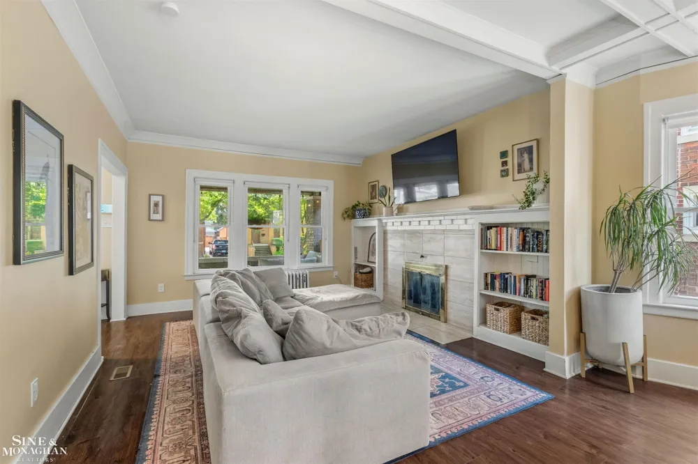 1025 Beaconsfield Avenue Grosse Pointe Park City, MI 48230