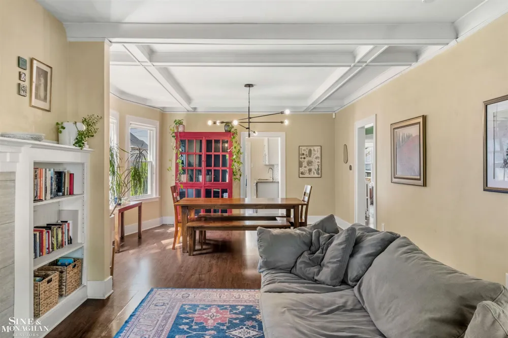 1025 Beaconsfield Avenue Grosse Pointe Park City, MI 48230