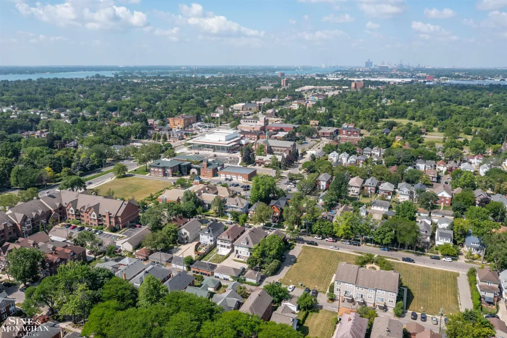 1025 Beaconsfield Avenue Grosse Pointe Park City, MI 48230