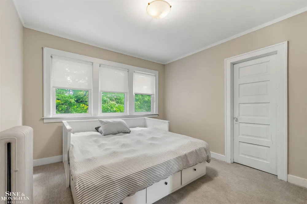 1025 Beaconsfield Avenue Grosse Pointe Park City, MI 48230