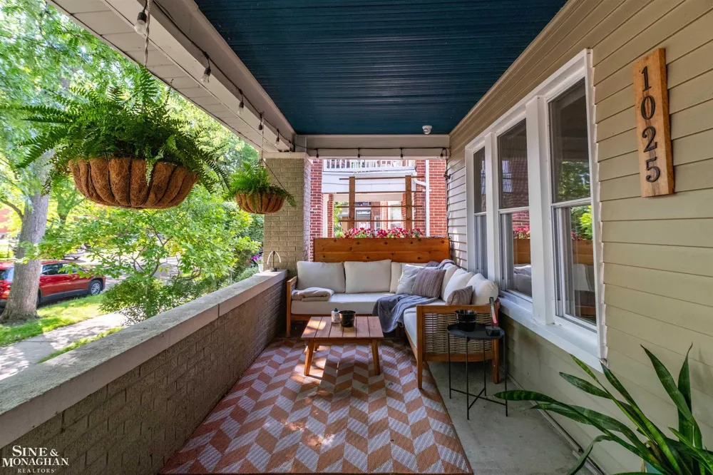 1025 Beaconsfield Avenue Grosse Pointe Park City, MI 48230