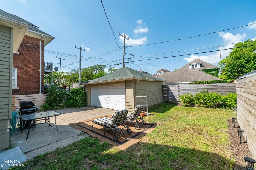 1025 Beaconsfield Avenue Grosse Pointe Park City, MI 48230