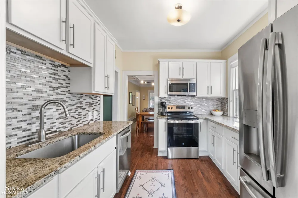 1025 Beaconsfield Avenue Grosse Pointe Park City, MI 48230