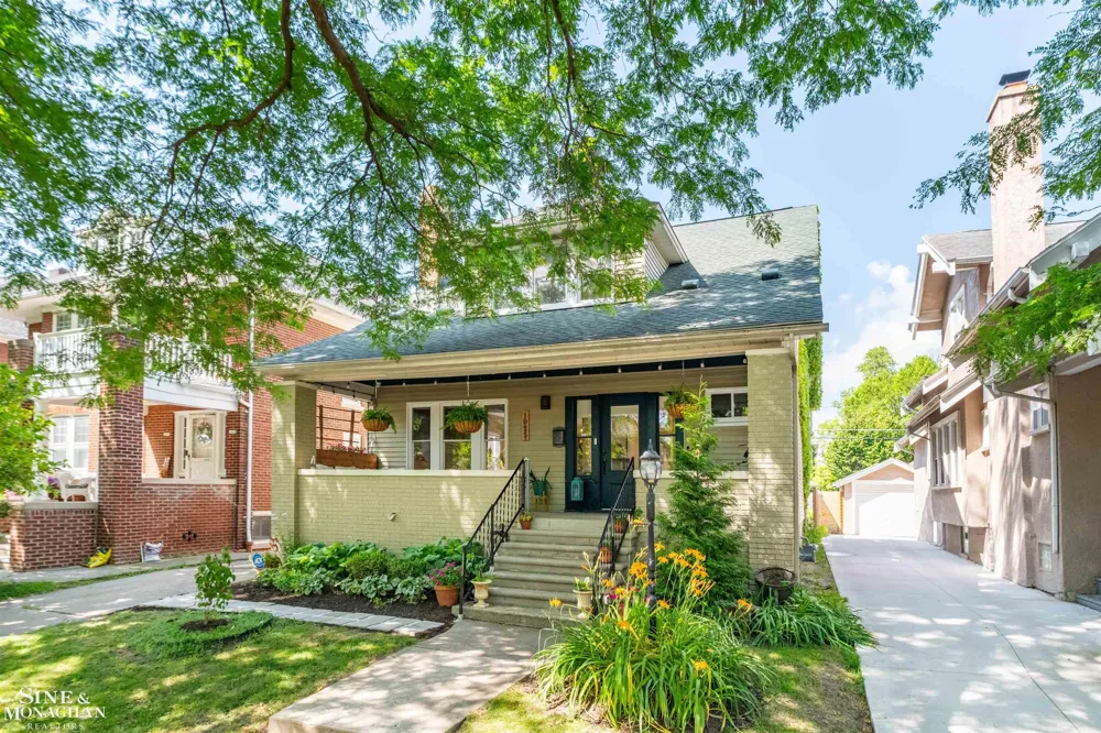1025 Beaconsfield Avenue Grosse Pointe Park City, MI 48230