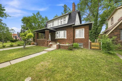 3438 Balfour Road