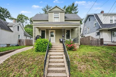 1355 Valley NW