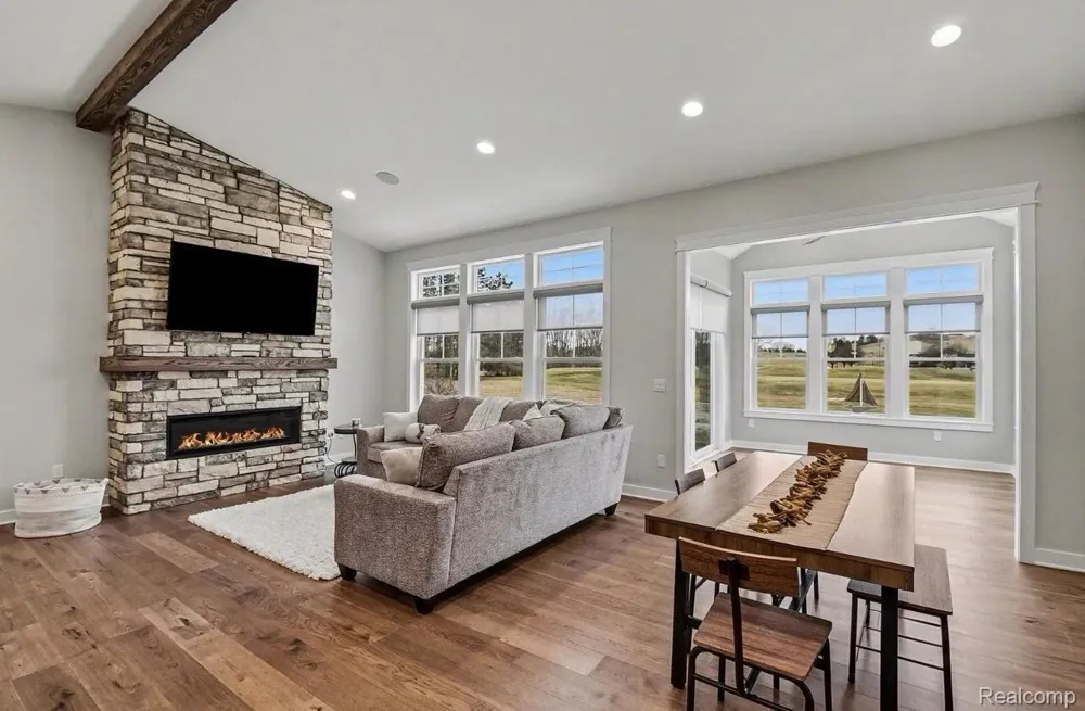 4219 Village Green Thomas Township, MI 48623