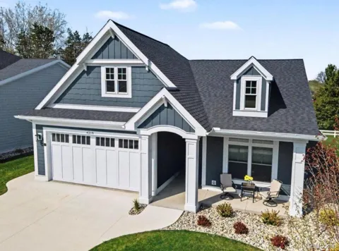 4219 Village Green